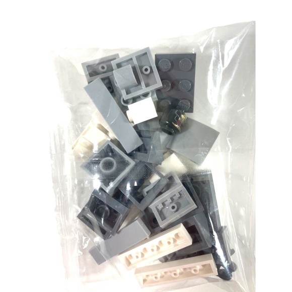 LEGO 8 Piece Assorted New Sealed Bag Lot Bricks & Pieces With 2 Heads NEW! - Picture 8 of 9